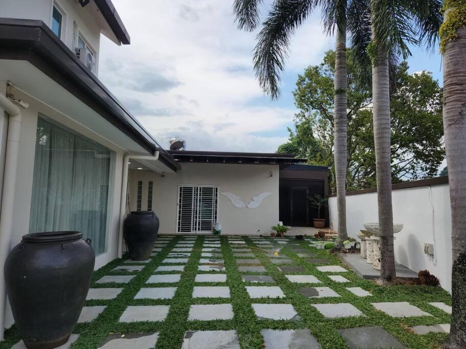 Holiday home Lost World Luxury 5br/20 Pax/mahjong/karaok/bbq/garden Events