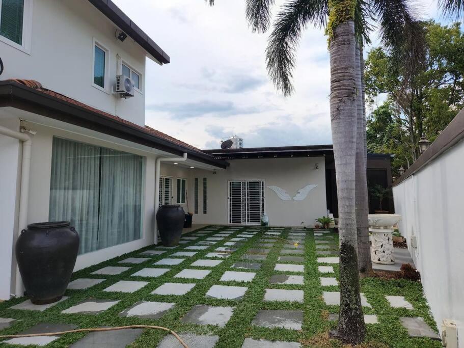 Lost World Luxury 5br/20 Pax/mahjong/karaok/bbq/garden Events * Tambun