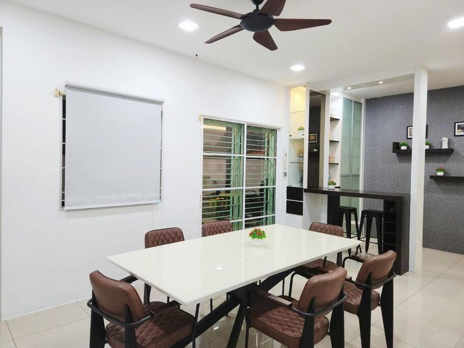 Holiday home Lost World Luxury 5br/20 Pax/mahjong/karaok/bbq/garden Events