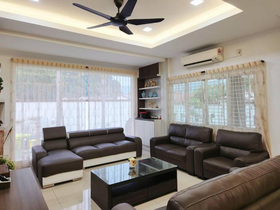 Lost World Luxury 5br/20 Pax/mahjong/karaok/bbq/garden Events Holiday home