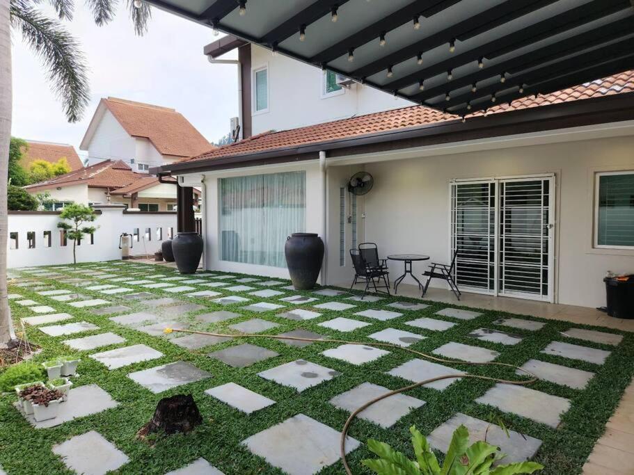 Lost World Luxury 5br/20 Pax/mahjong/karaok/bbq/garden Events * Tambun