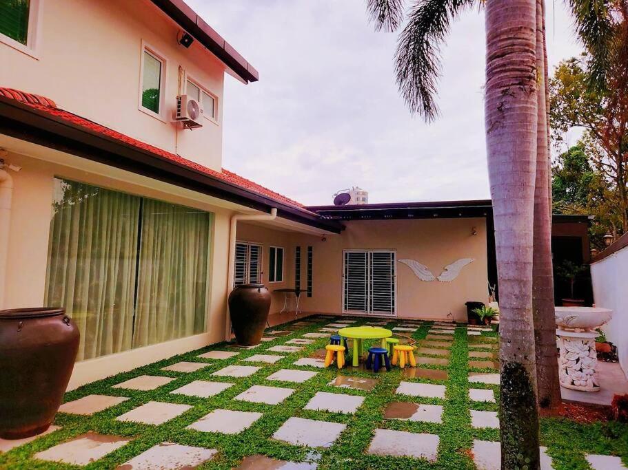 Lost World Luxury 5br/20 Pax/mahjong/karaok/bbq/garden Events Holiday home Tambun